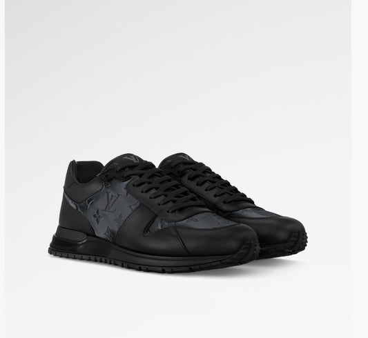 Louis Vitton Run away sneaker in black