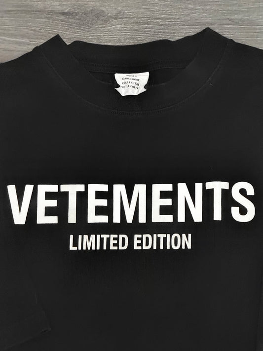 VETEMENTS Black T-Shirt